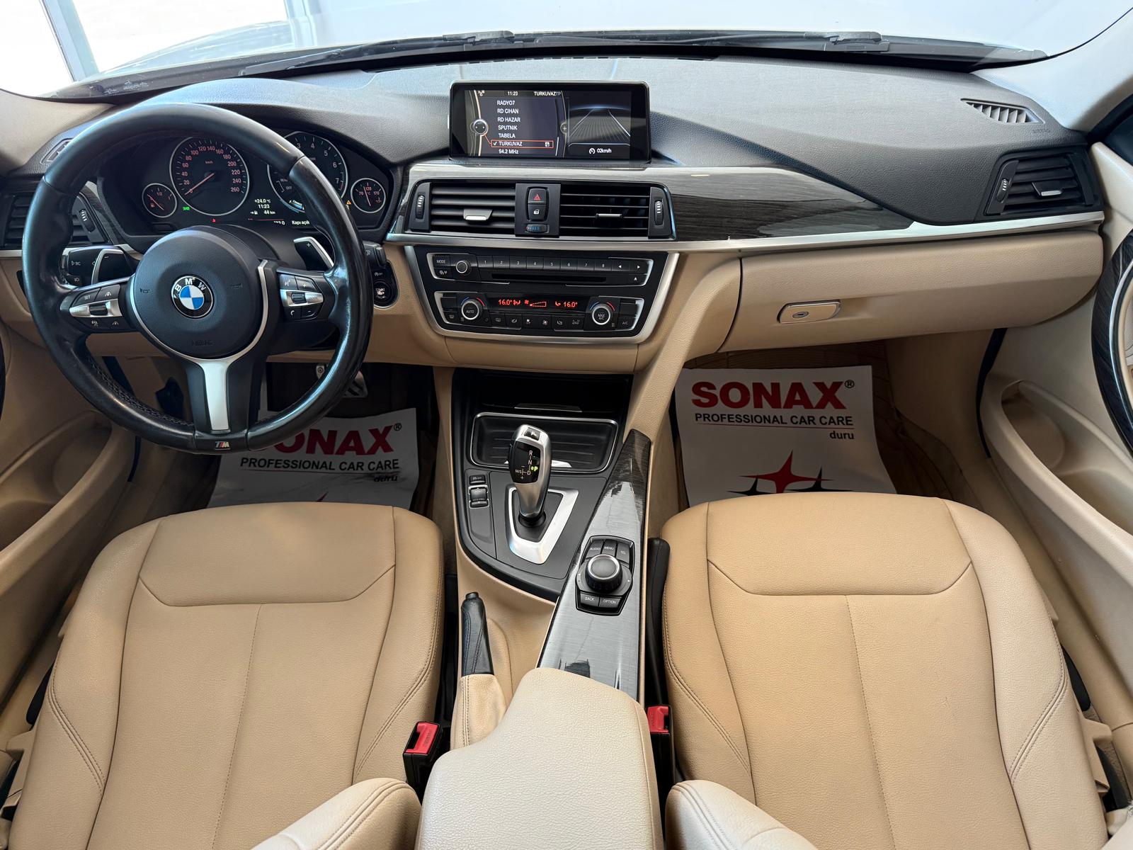 BMW 320i 11